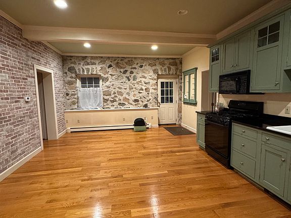 3rd image of 3 Longmeadow Dr