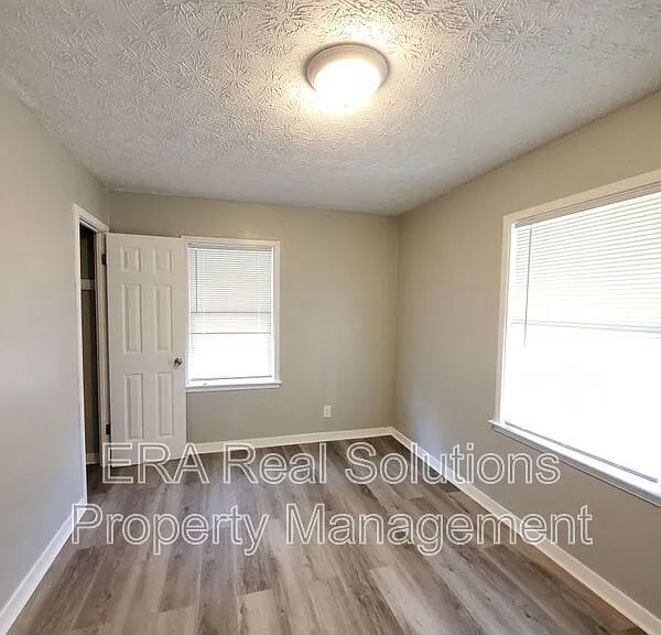 2236 Atwood Ter — Photo 7