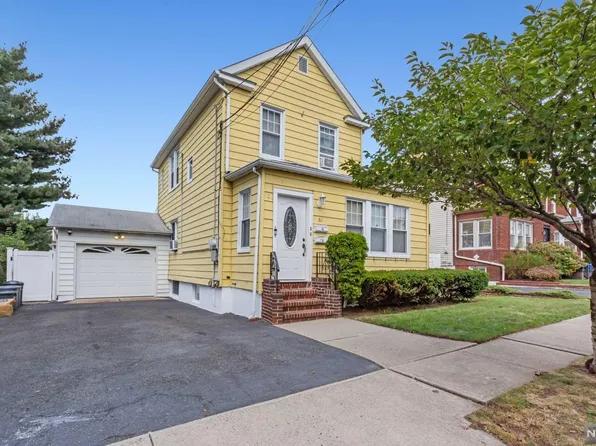 61 Orchard St, Elmwood Park, NJ 07407