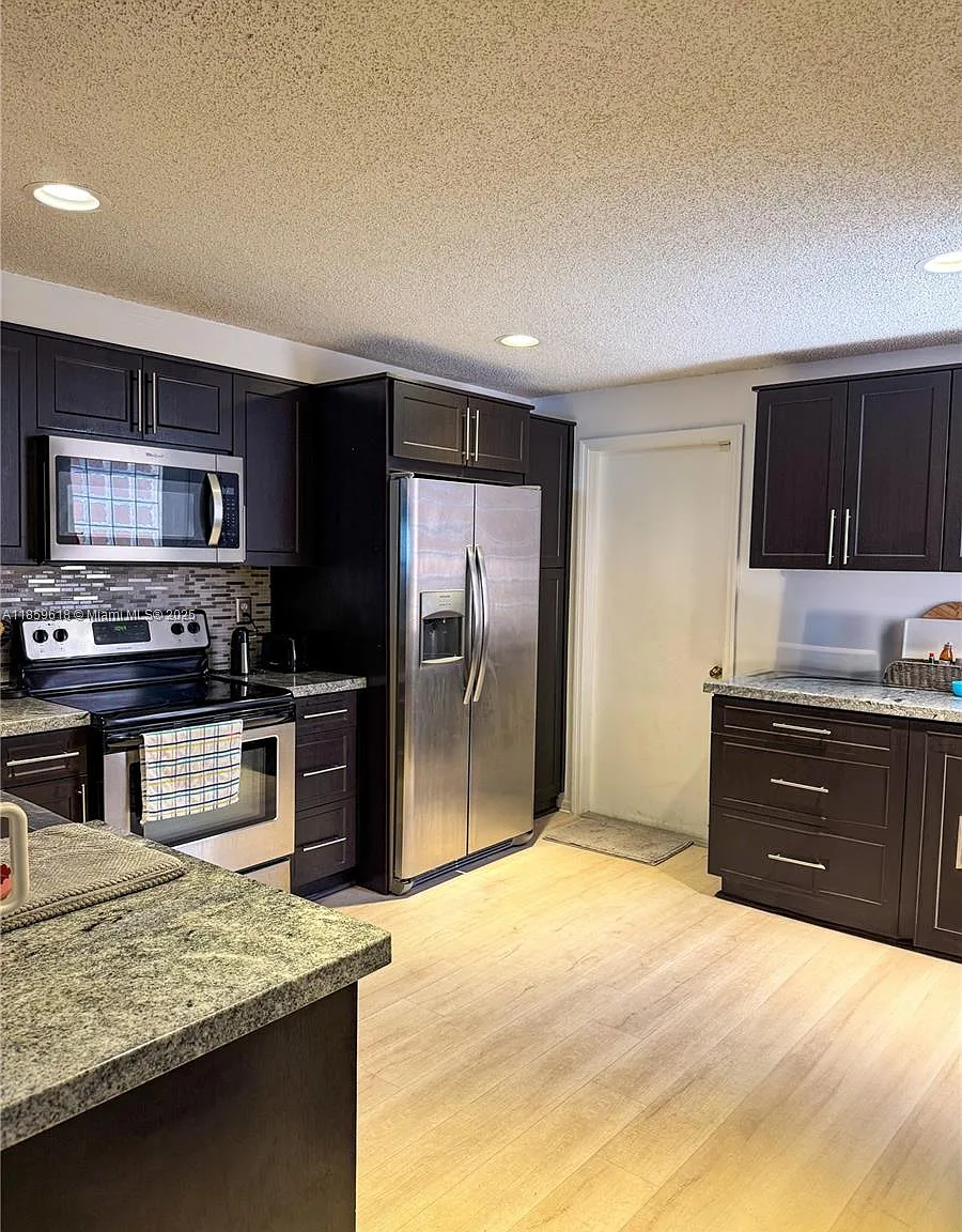 2 bed, 1261 sqft, $3,100 — Photo 3
