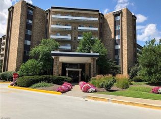 2202 Acacia Park Dr APT 2402, Lyndhurst, OH 44124