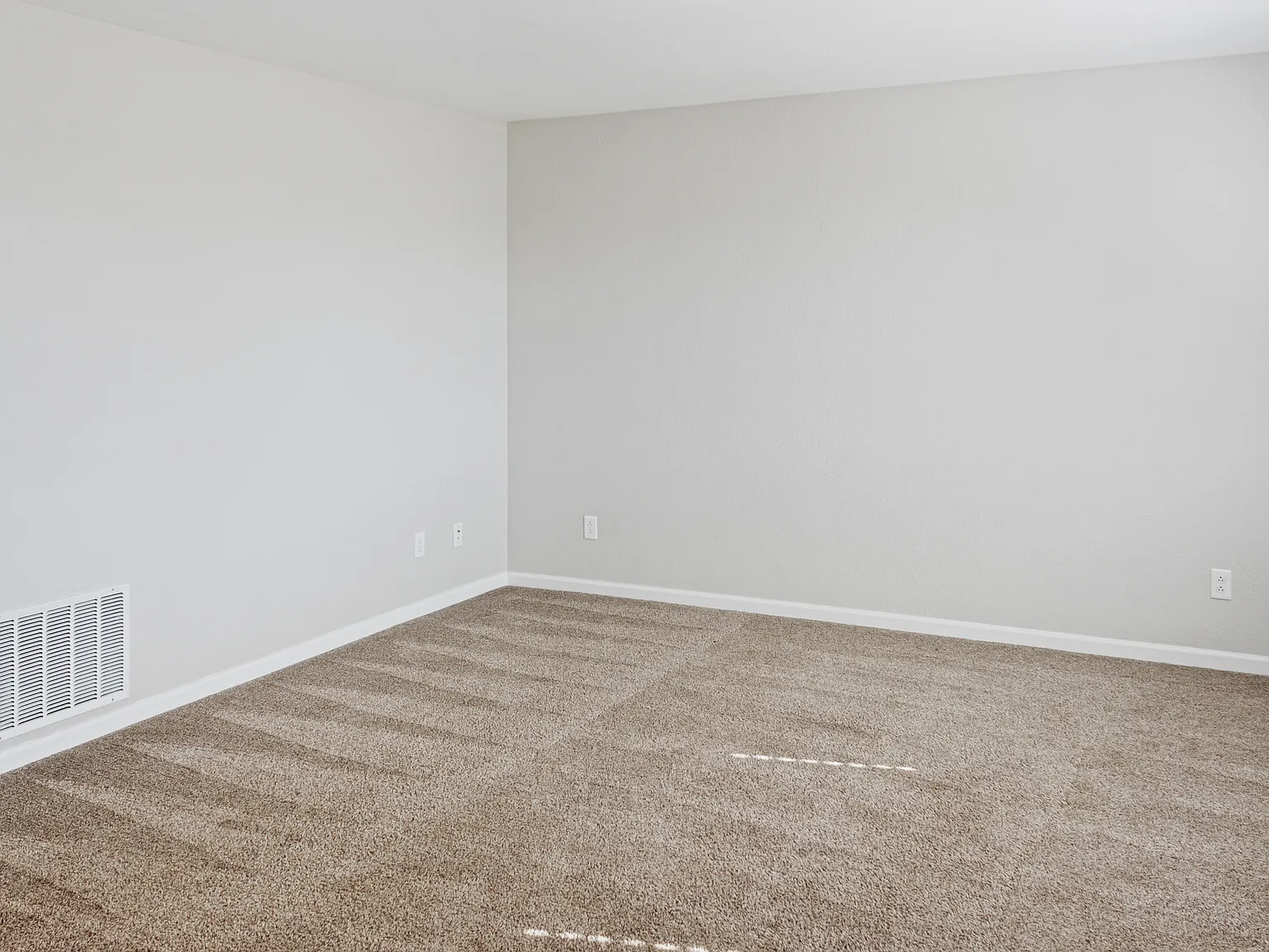 2 bed, 1060 sqft, $1,650 — Photo 2