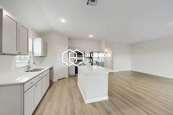 422 Rose Ave — Photo 5