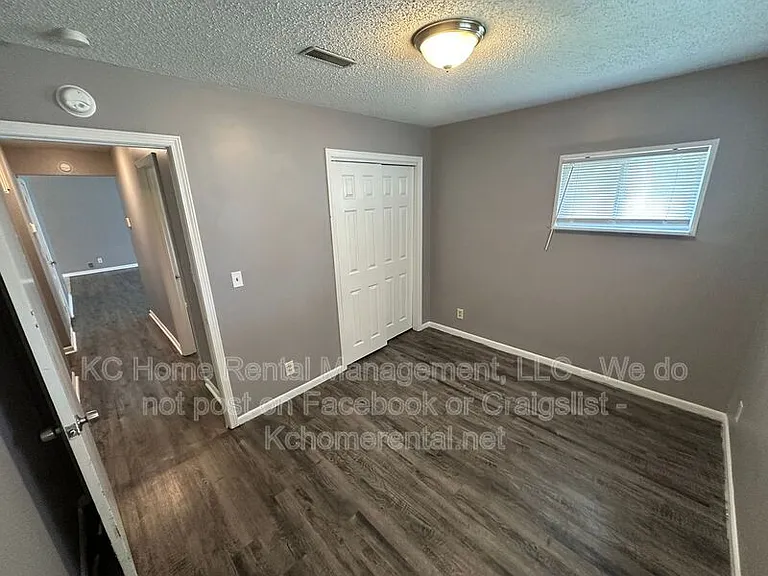 7803 E 107th St — Photo 20