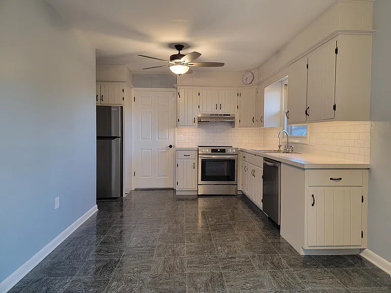 40 Pine Crest Dr — Photo 4