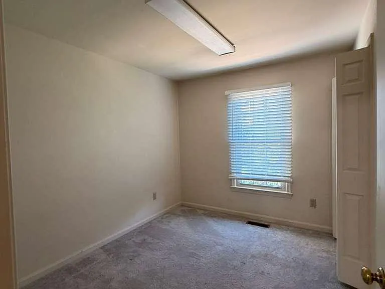 5976 Norham Dr — Photo 22