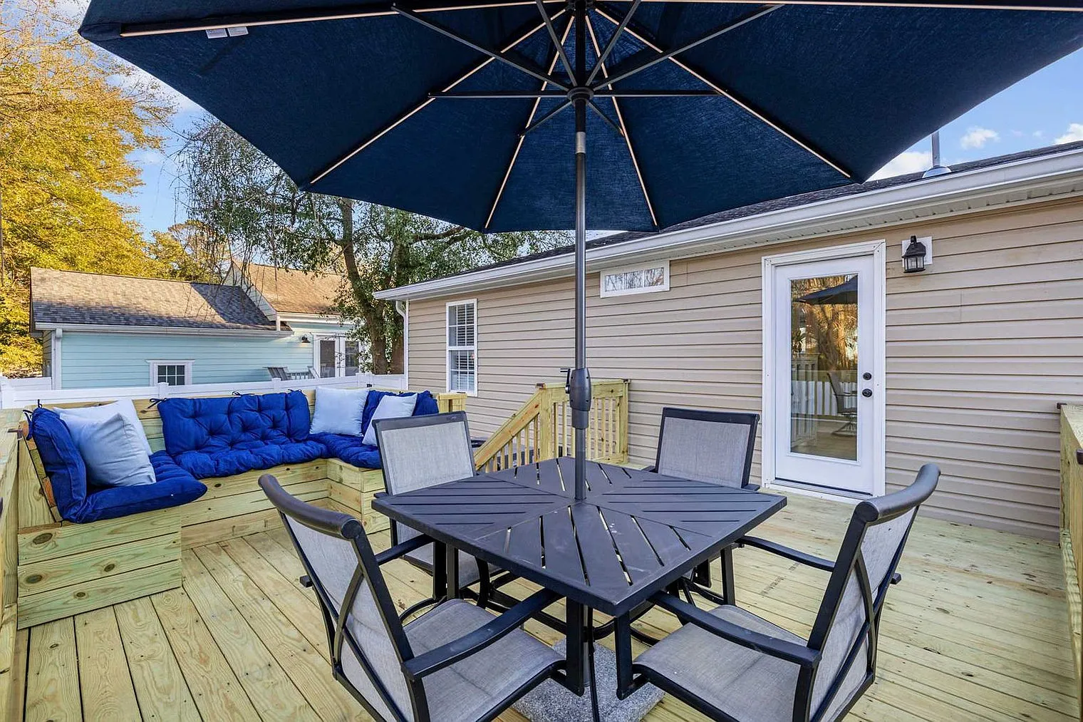 3 bed, 2.0 bath, 1194 sqft, $4,350 — Photo 4