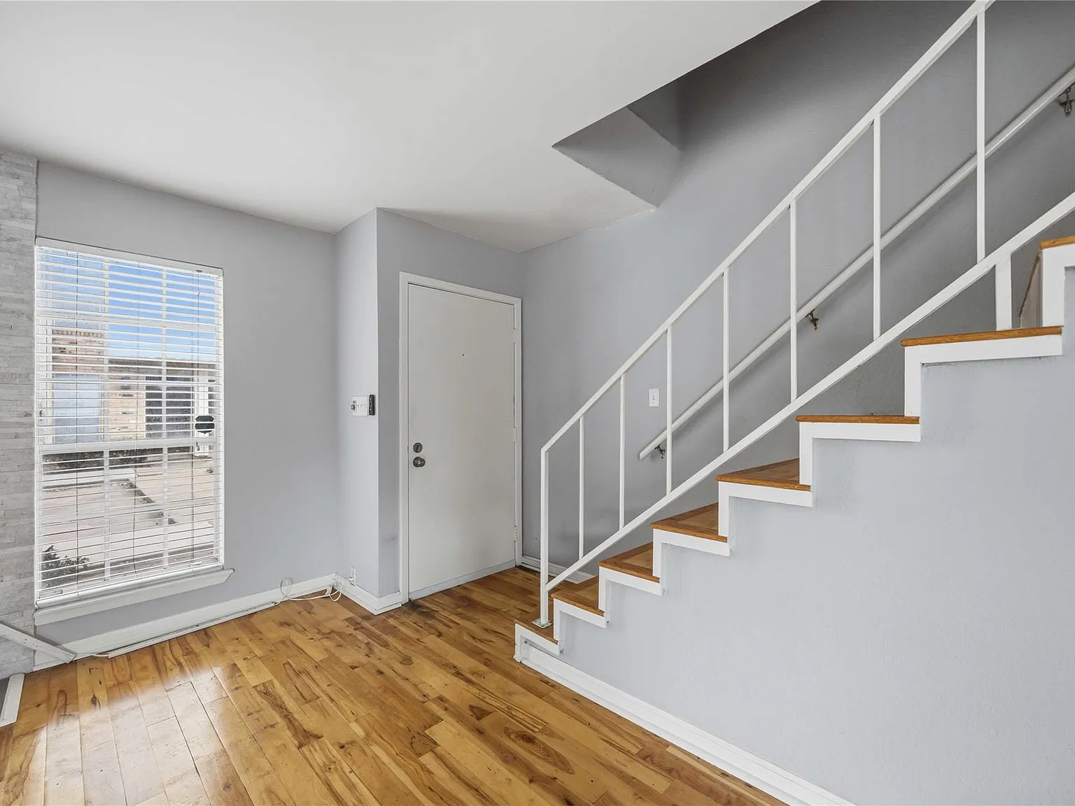 2 bed, 2.5 bath, 1228 sqft, $1,800 — Photo 3
