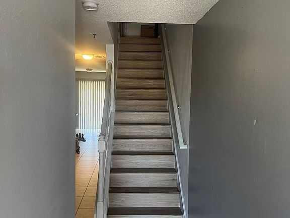 3rd image of 1661 Windsor Oak Ct