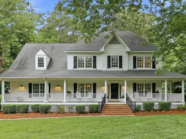 204 Lochview Dr, Cary, NC 27518