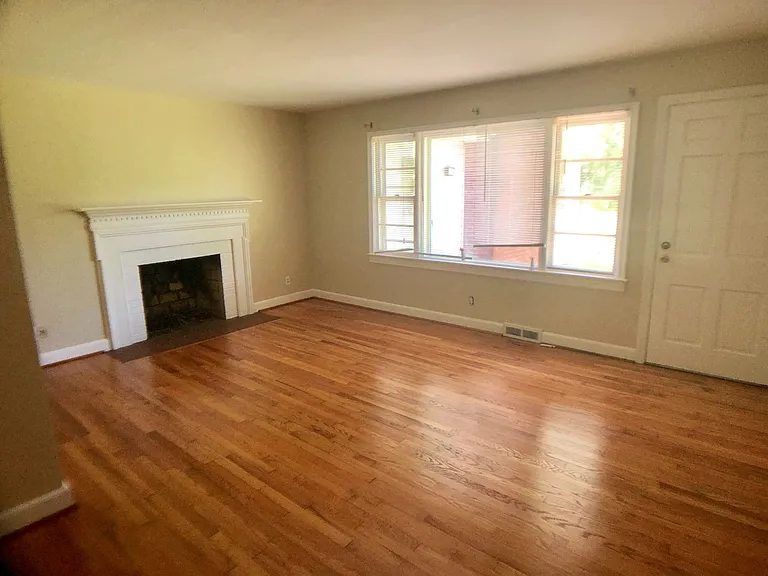 3808 Parkwood Dr — Photo 4