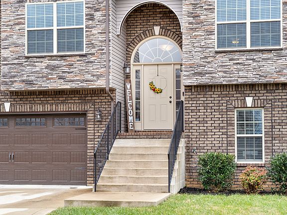 5th image of 321 Ellington Dr