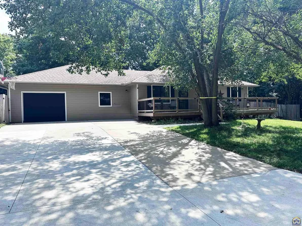 321 Kellogg Ln, Auburn, KS 66402