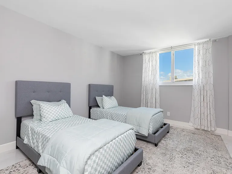 19380 Collins Ave #1527 — Photo 10