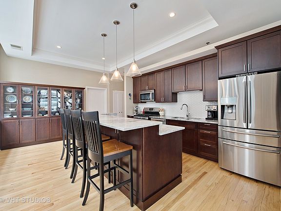 4th image of 212 W Washington St APT 905
