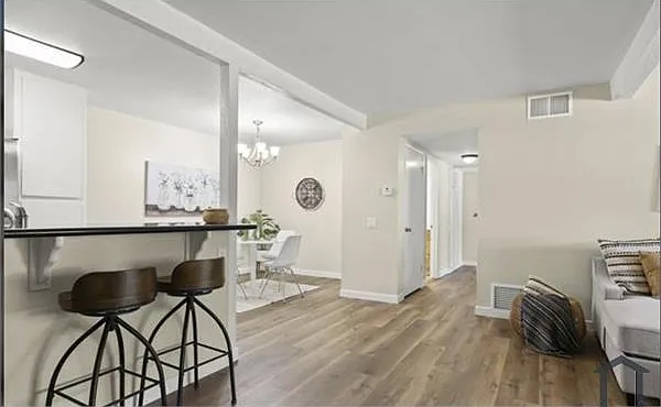 3 bed, 1127 sqft, $3,396 — Photo 3