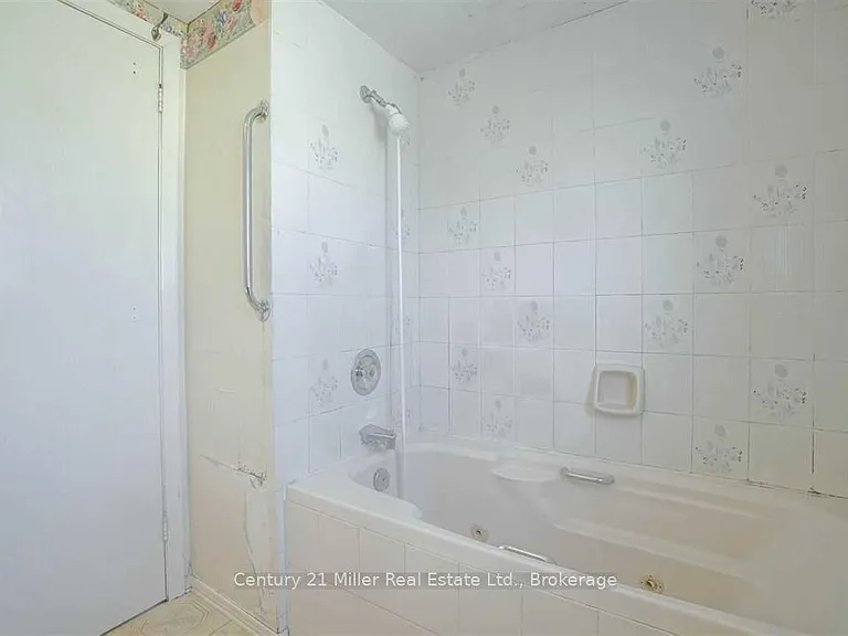 35 Melville Cres — Photo 13