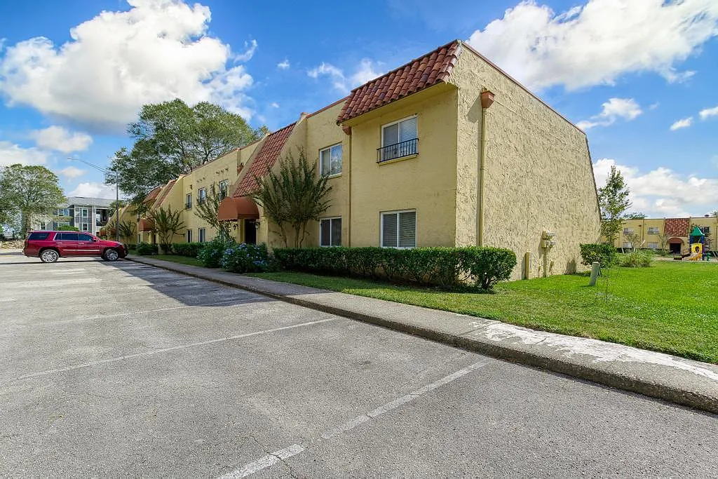 3918 La Mirada Drive North - 7 — Photo 1