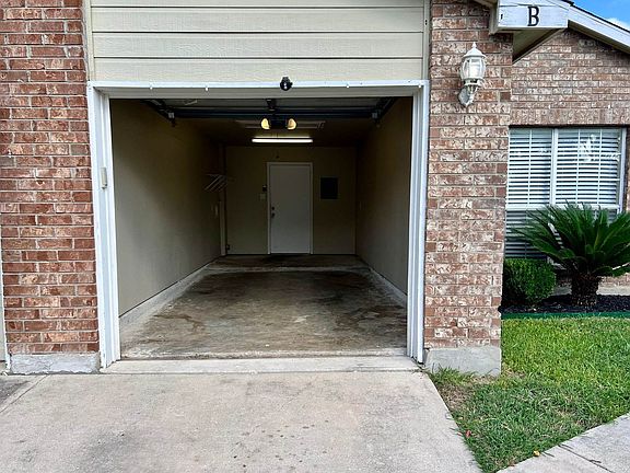 3rd image of 5603 Lakebend West Dr #B
