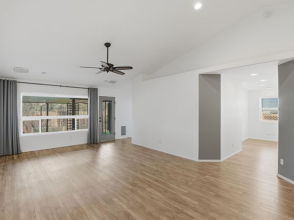 5th image of 202 N Durango Ct