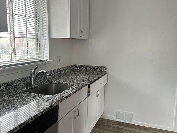 2nd image of 2101 E Maple Rd #F83a61537