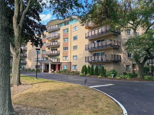 255 N Portage Path APT 204, Akron, OH 44303
