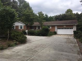 655 S Peace Haven Rd, Winston Salem, NC 27103