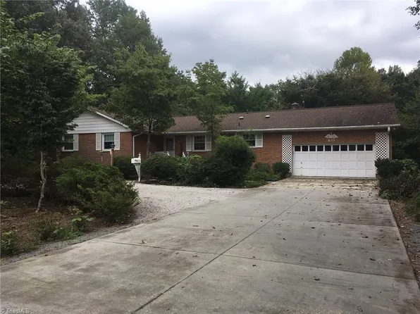 655 S Peace Haven Rd, Winston Salem, NC 27103