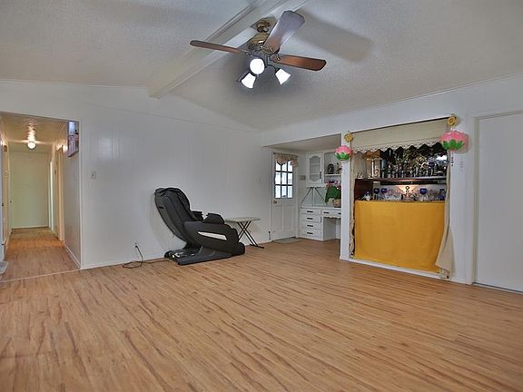4th image of 3634 Hillsdale Ln