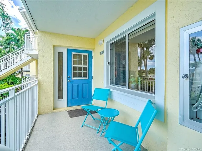 5593 NE Gulfstream Way — Photo 4