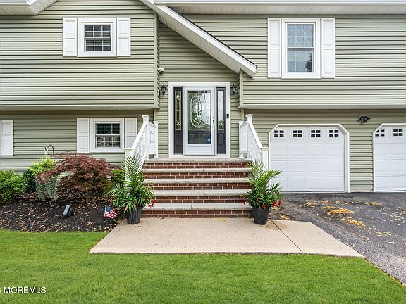 2nd image of 46 Cherry Bend Drive S