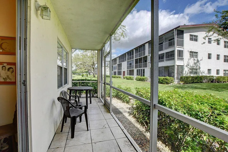 Building Photo - 137 Fanshaw #D
