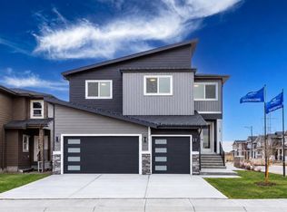 10 E Waterford Mews, Chestermere, AB T1X3B4