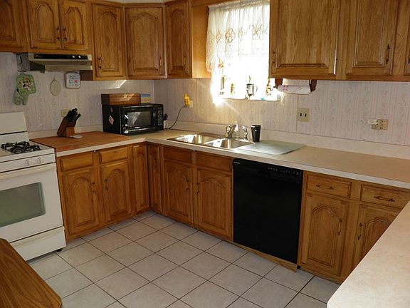 4th image of 3639 N Olcott Ave