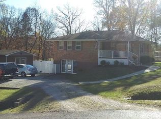 202 Meadowcrest Ln, Little Hocking, OH 45742