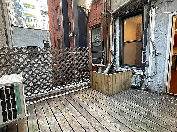 5th image of 21 Essex St #2B