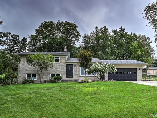 52461 Pappy Ln, Shelby Township, MI 48316