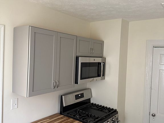 5th image of 944 Highland Park Dr