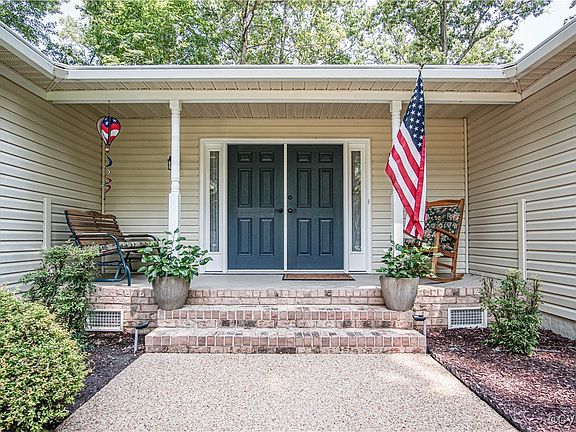 5th image of 100 Loxley Ln