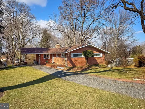 10004 Blackthorn Ct, Fairfax, VA 22030