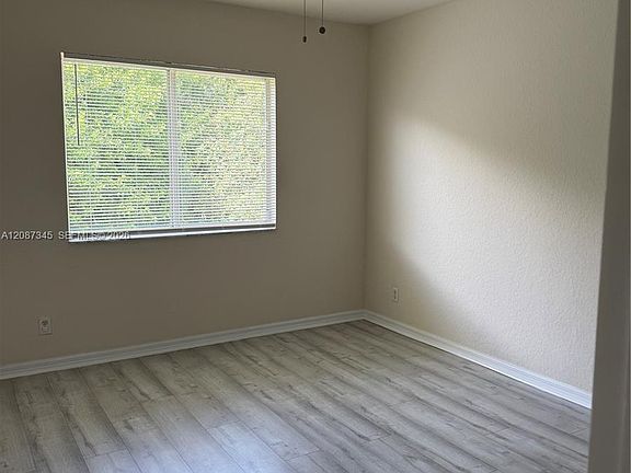 4th image of 4550 SE Graham Dr