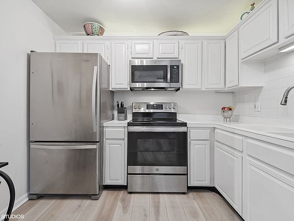 2nd image of 2100 N Lincoln Park W APT 10AS