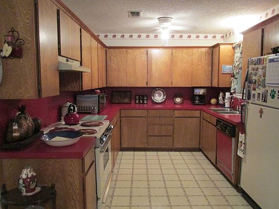 3rd image of 105 Linda Ln