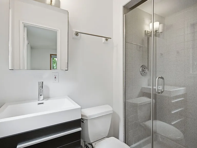 110 Devon Ct — Photo 21