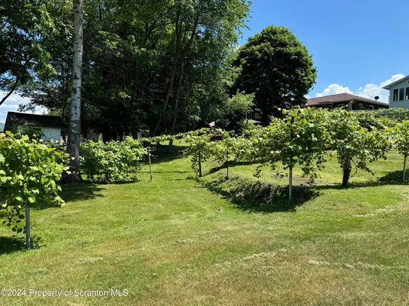 124 Northpoint Dr, Olyphant, PA 18447