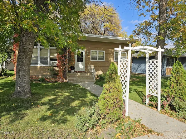 506 3rd Ave W, Edgeley, ND 58433