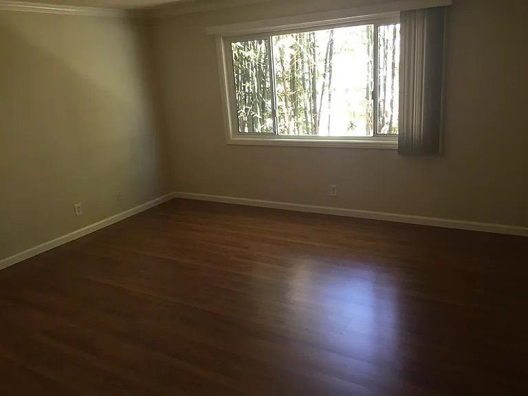1522 Redondo Ave #10 — Photo 3