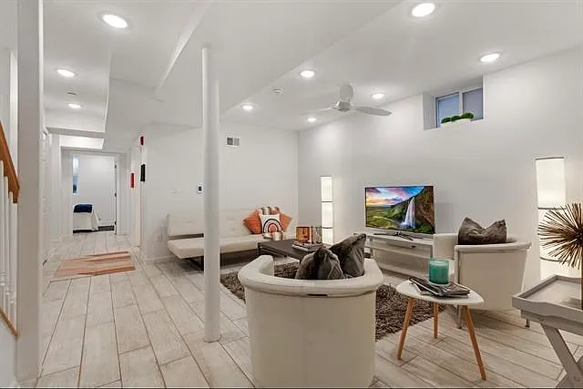 936 Pavonia Ave #1B — Photo 17