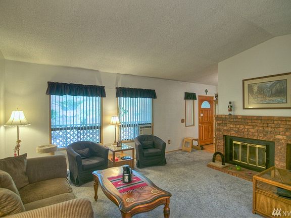 3rd image of 8917 Delores Ct NE