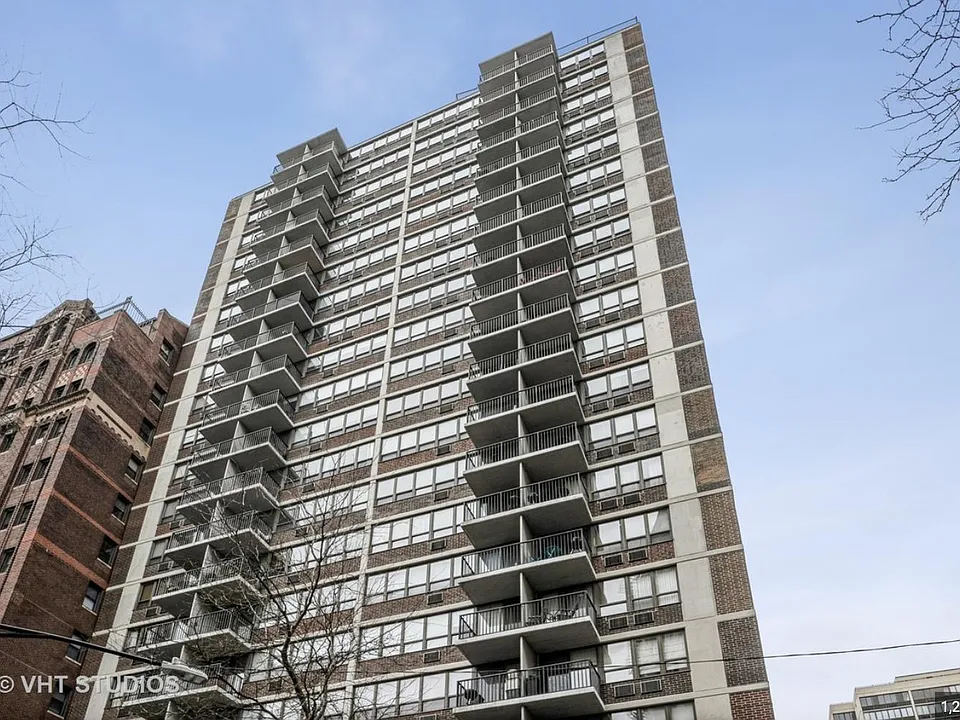 2740 N Pine Grove Ave #4C
